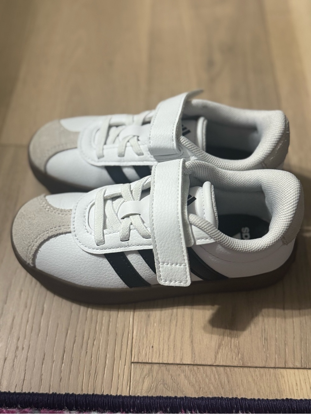 Like New Adidas Kids VL Court 3.0 Hook-and-Loop Sneakers White/Black/Gum - Picture 2 of 5